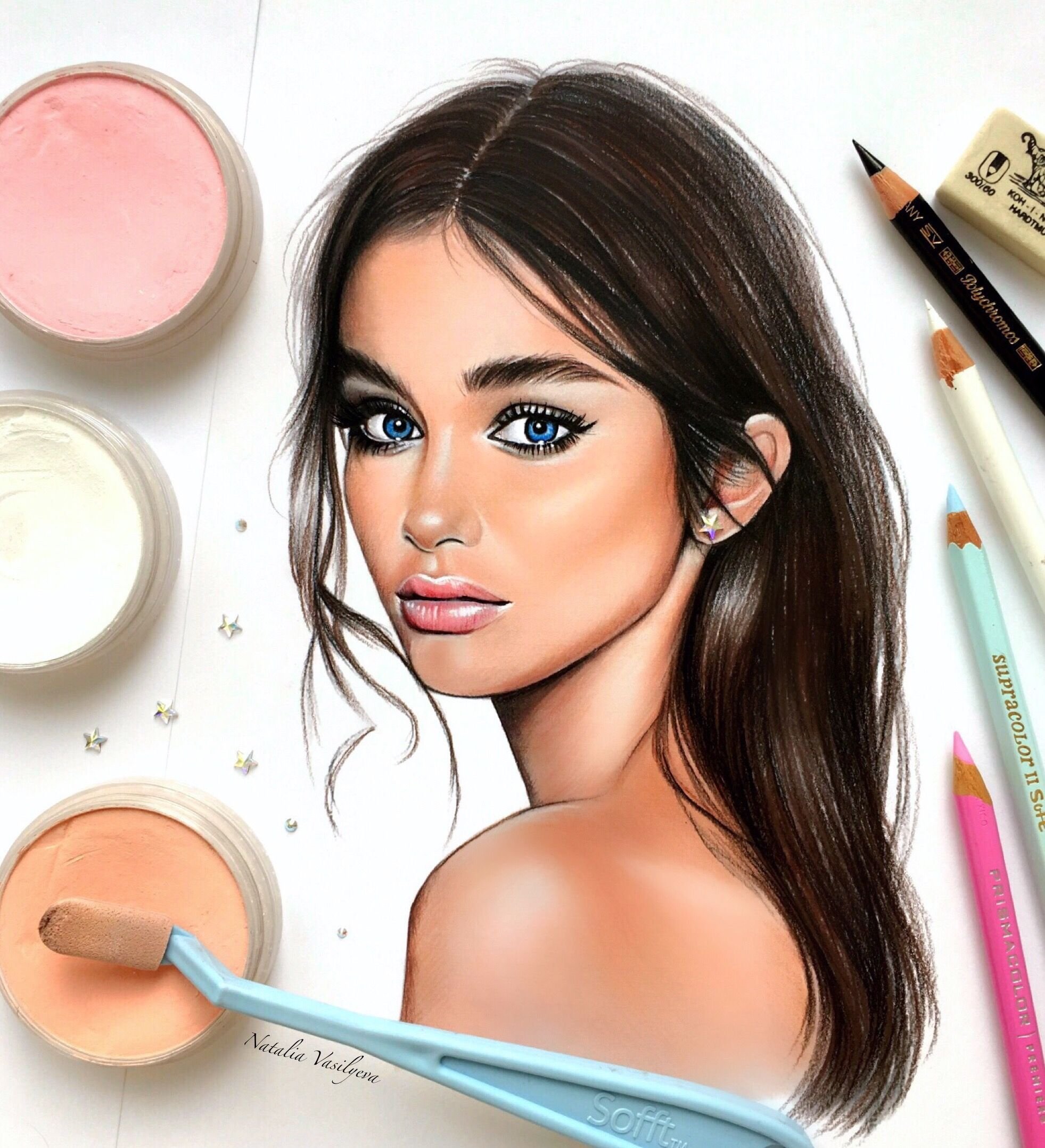 девушка с косметикой